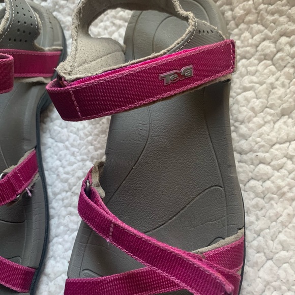 🌺Teva Verra fuchsia sport sandals 8 - Picture 4 of 15